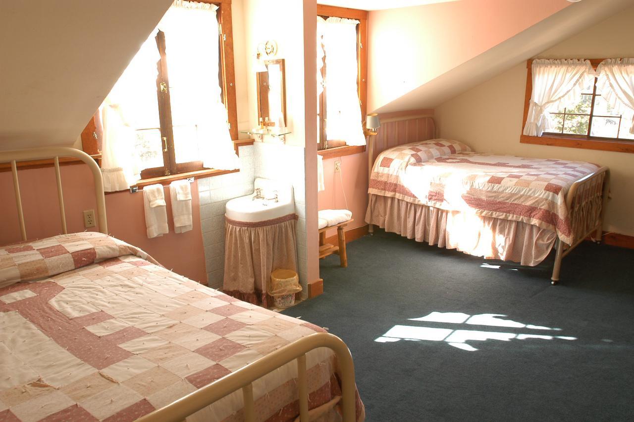 The Baldpate Inn Estes Park Room photo