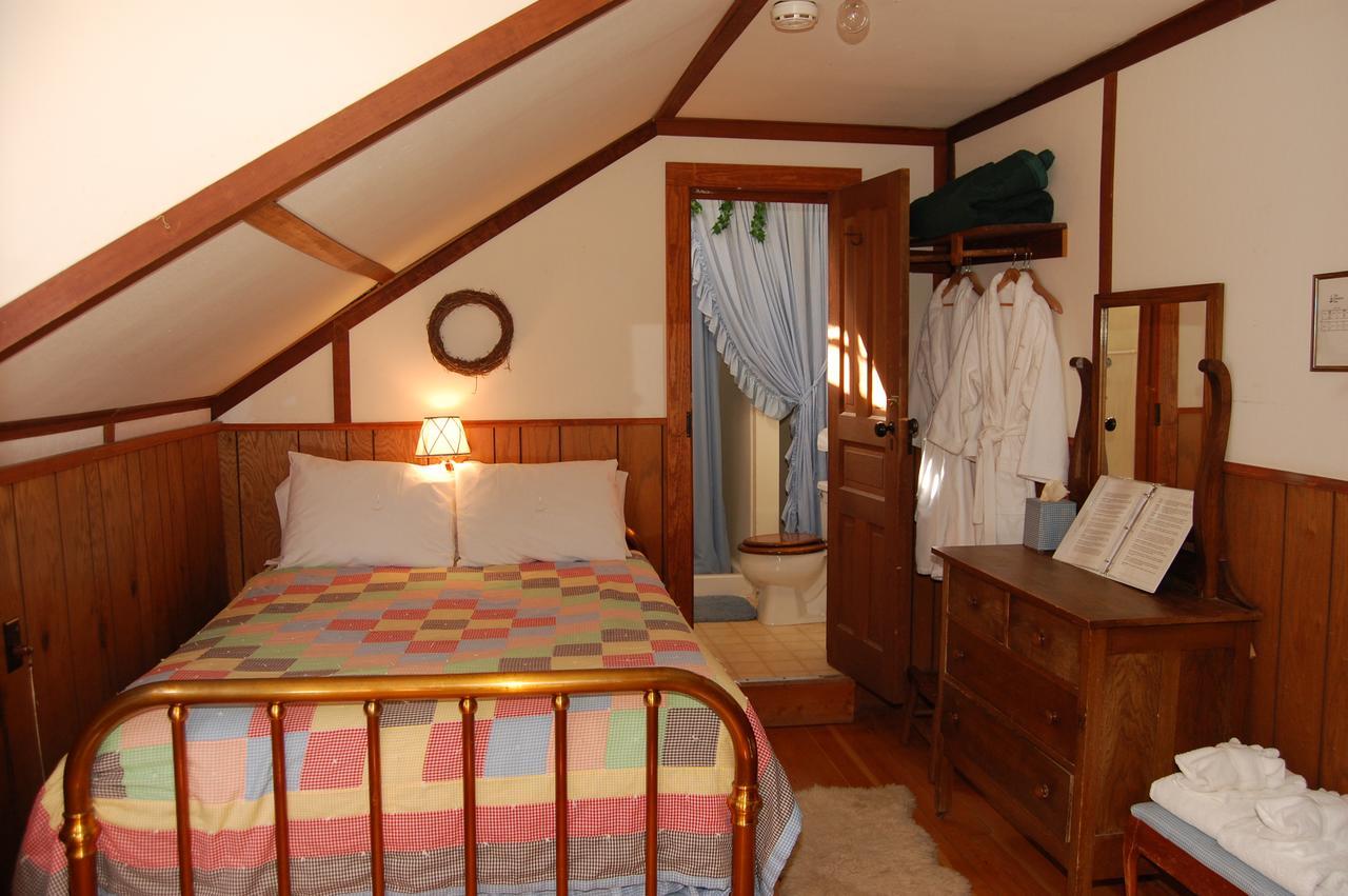 The Baldpate Inn Estes Park Room photo